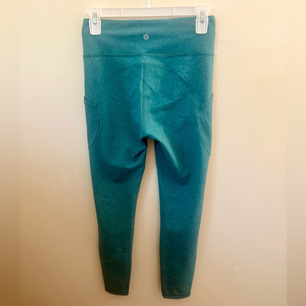 Lululemon Patterned Green Leggings w/Pockets, Size 6! - Picture 2 of 4